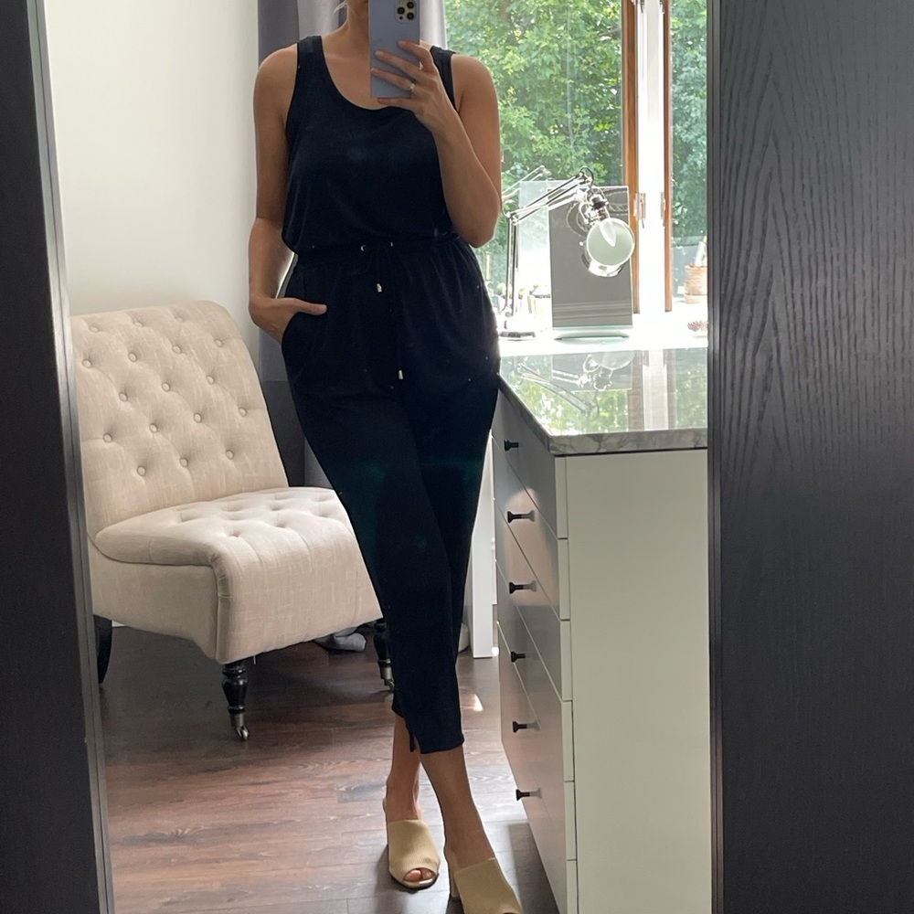 Like New! Elegant Navy Jumpsuit with no Sleeves that Ties in the West. Size M